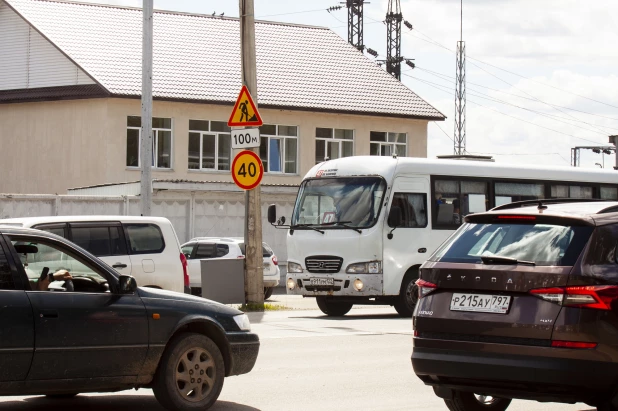 В Барнауле перекрыли участок на Павловском тракте.