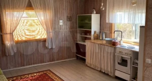 Дачный домик с необычным видом на реку продают в Барнауле за 2,3 млн рублей. 