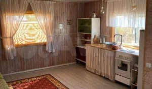 Дачный домик с необычным видом на реку продают в Барнауле за 2,3 млн рублей. 