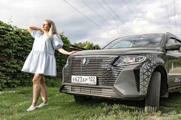 Автоцентр АНТ представил новый современный кроссовер Livan X6PRO.