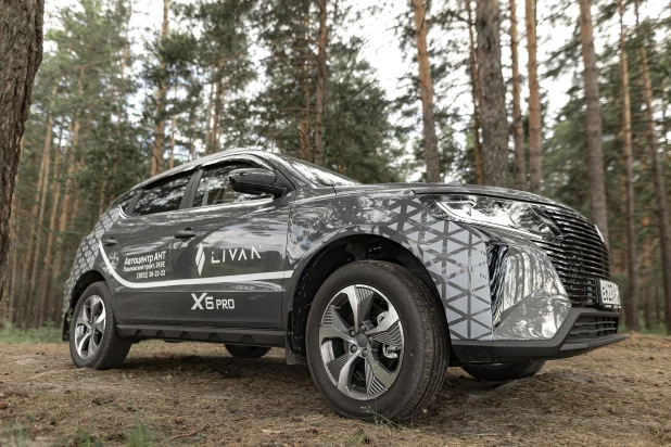 Автоцентр АНТ представил новый современный кроссовер Livan X6PRO.