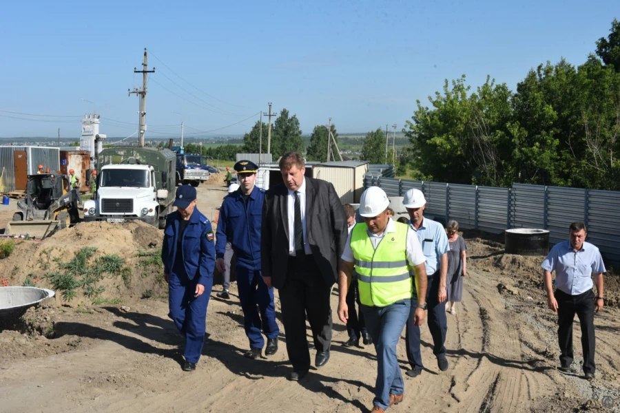 Выездное совещание по вопросу модернизации системы водоснабжения пригородных территорий Барнаула.