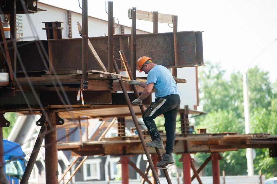 Строительство развязки на Змеиногорском тракте.
