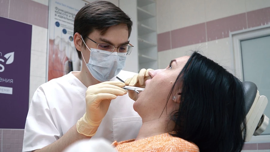 Имплантация зубов в клинике «Крокус».
