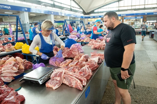 Сколько стоит мясо в Барнауле на Новом рынке и что продают.