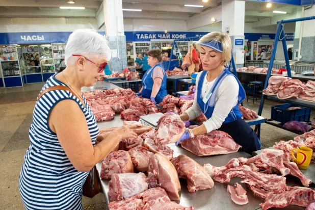 Сколько стоит мясо в Барнауле на Новом рынке и что продают.