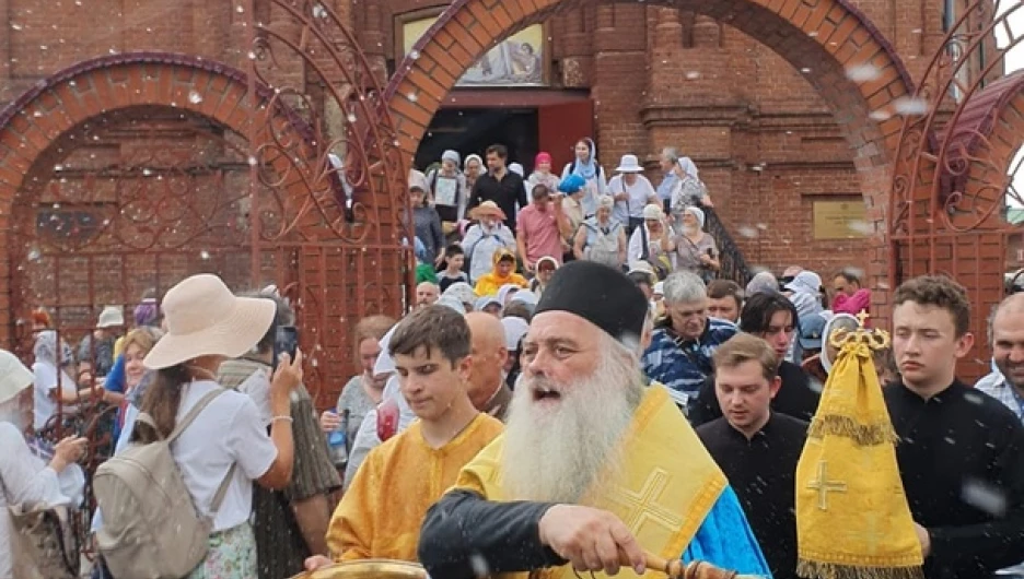 Крестный ход в Коробейниково начался в Барнауле 