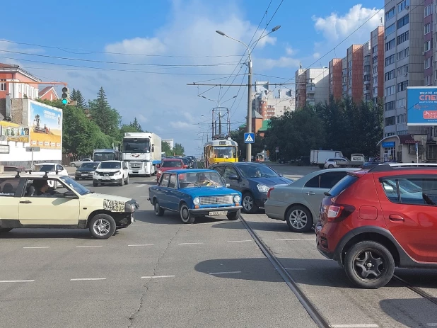 Пересечение ул. Молодежной и пр. Красноармейского. 