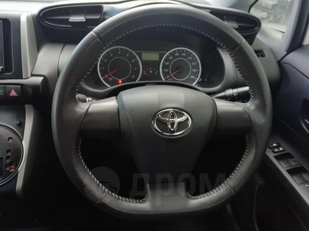  Toyota Wish, 2011.