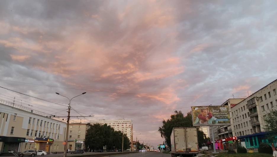 Красивый закат запечатлели жители Алтайского края