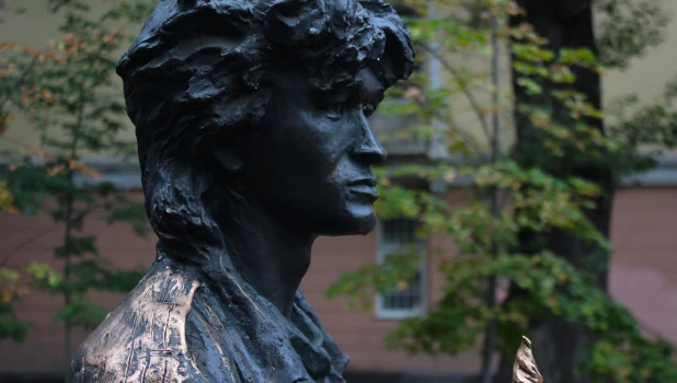 Алматы. Памятник Виктору Цою.