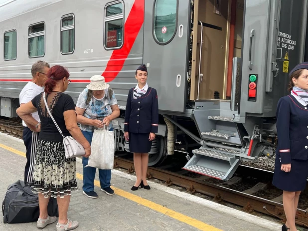 В Барнауле показали новый плацкартный вагон. 