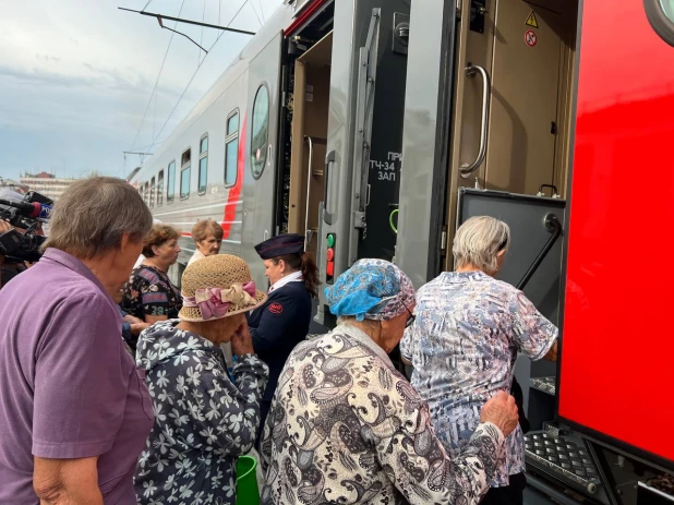 В Барнауле показали новый плацкартный вагон. 