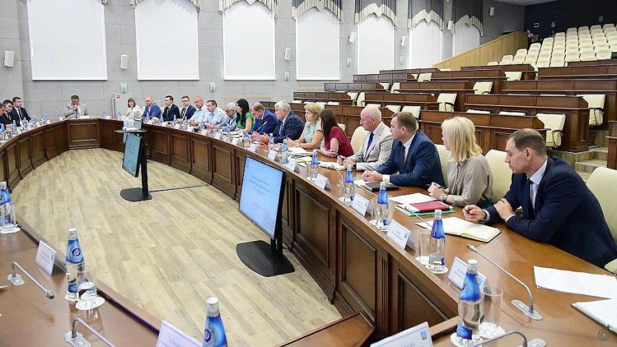 Вячеслав Франк провел заседание организационного комитета по подготовке к празднованию 294-годовщины со дня образования Барнаула.