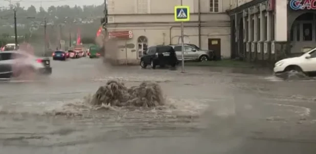 Фонтан на улице.