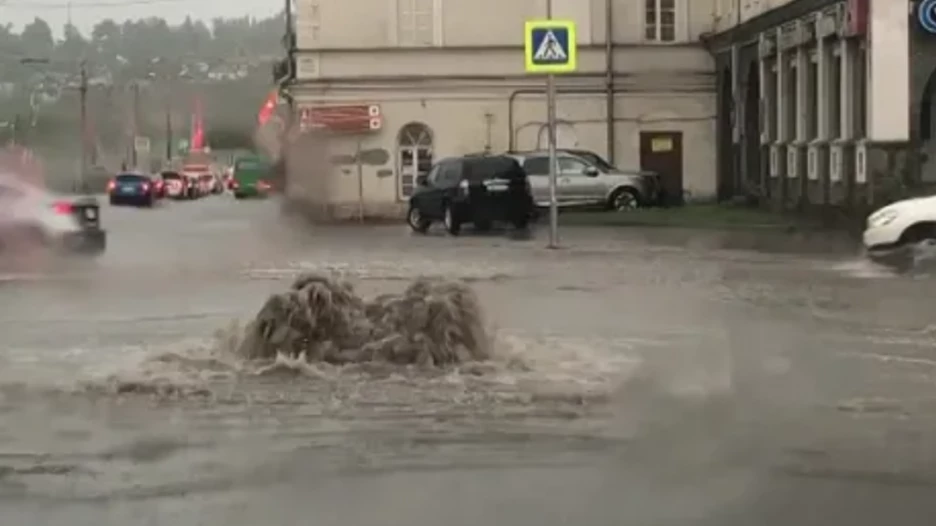 Фонтан на улице.