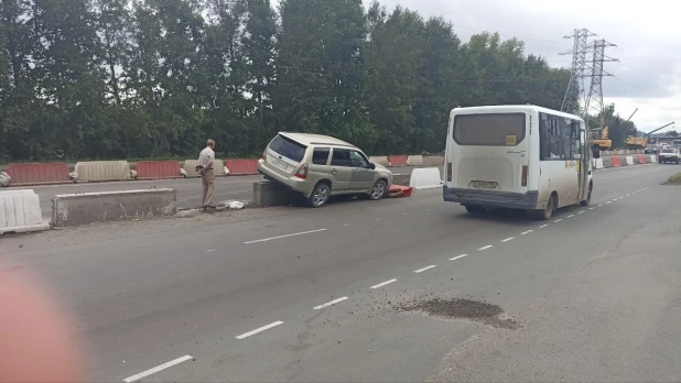 ДТП у развязки в Барнауле.