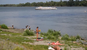 Как тридцатиградусная жара гонит барнаульцев в Обь. Июль 2024.