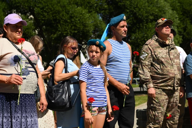 Празднование дня ВДВ в Барнауле. 