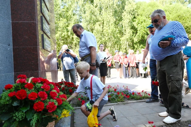 Празднование дня ВДВ в Барнауле. 