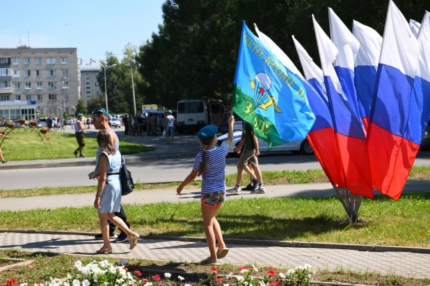 Празднование дня ВДВ в Барнауле. 