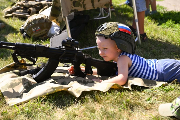 Празднование дня ВДВ в Барнауле. 