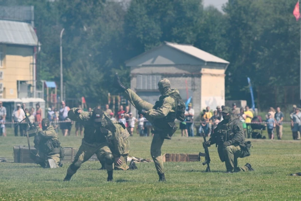 Празднование дня ВДВ в Барнауле. 