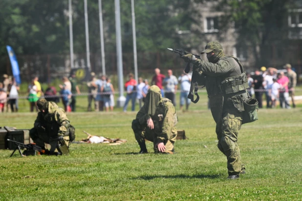 Празднование дня ВДВ в Барнауле. 