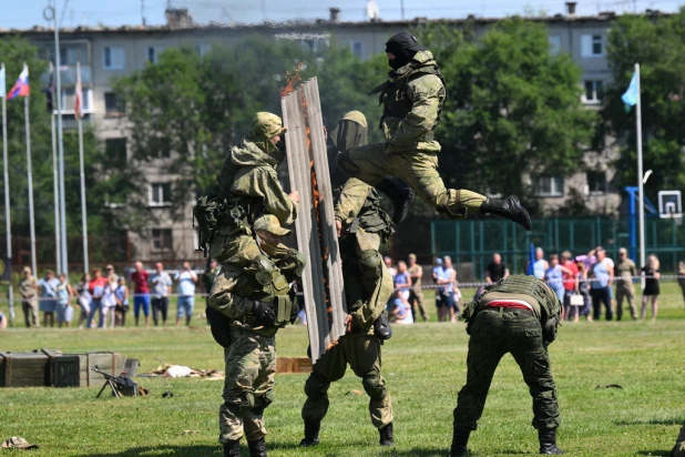 Празднование дня ВДВ в Барнауле. 