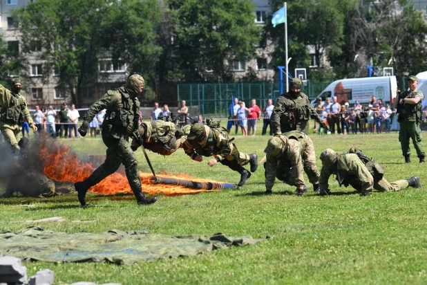 Празднование дня ВДВ в Барнауле. 