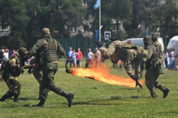 Празднование дня ВДВ в Барнауле. 