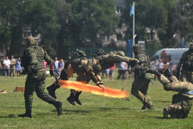 Празднование дня ВДВ в Барнауле. 