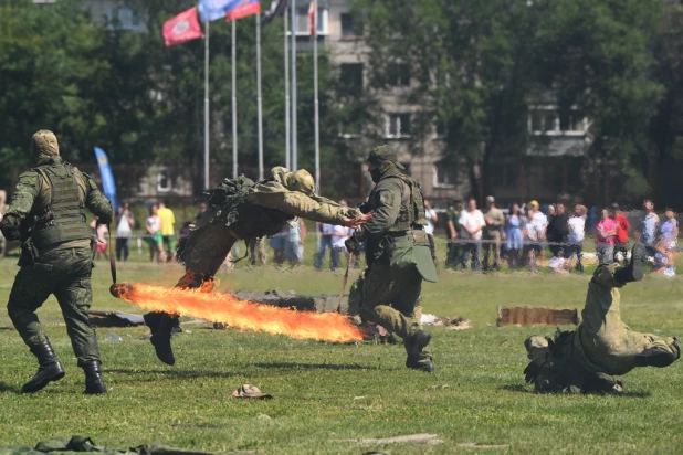 Празднование дня ВДВ в Барнауле. 