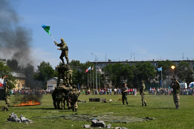 Празднование дня ВДВ в Барнауле. 