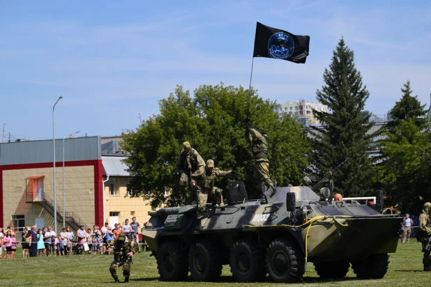 Празднование дня ВДВ в Барнауле. 