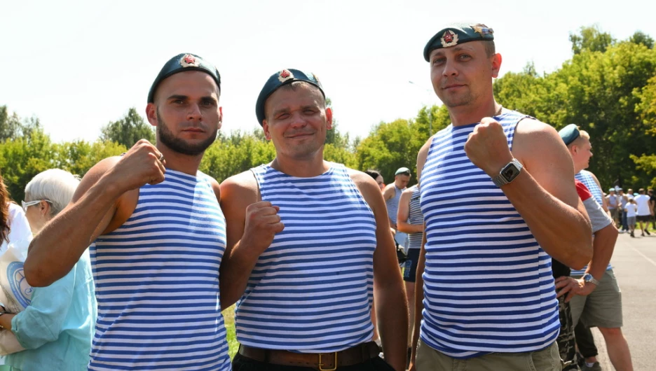 Празднование дня ВДВ в Барнауле. 