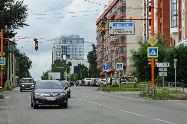 Перекресток ул. Никитина и пр. Комсомольского.