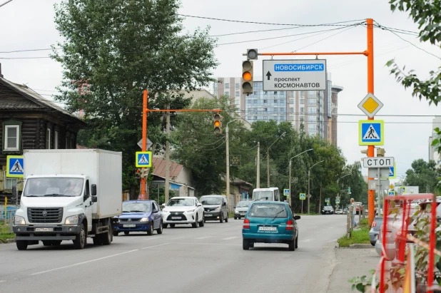 Перекресток ул. Никитина и пр. Комсомольского.