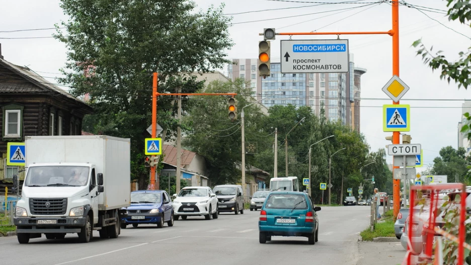 Перекресток ул. Никитина и пр. Комсомольского.