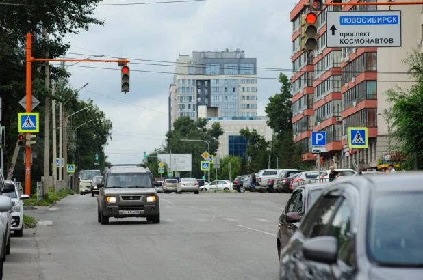 Перекресток ул. Никитина и пр. Комсомольского.