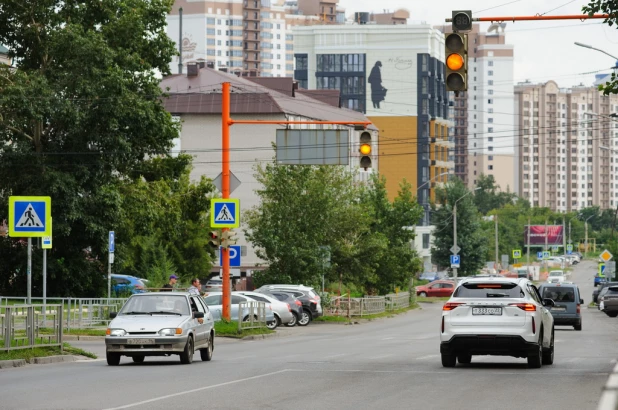 Перекресток ул. Никитина и пр. Комсомольского.