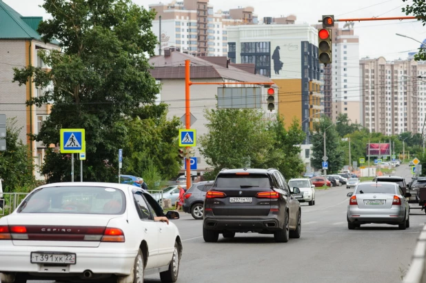 Перекресток ул. Никитина и пр. Комсомольского.