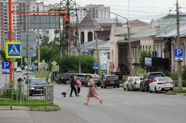 Перекресток ул. Никитина и пр. Комсомольского.