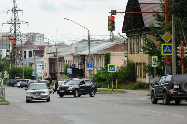 Перекресток ул. Никитина и пр. Комсомольского.