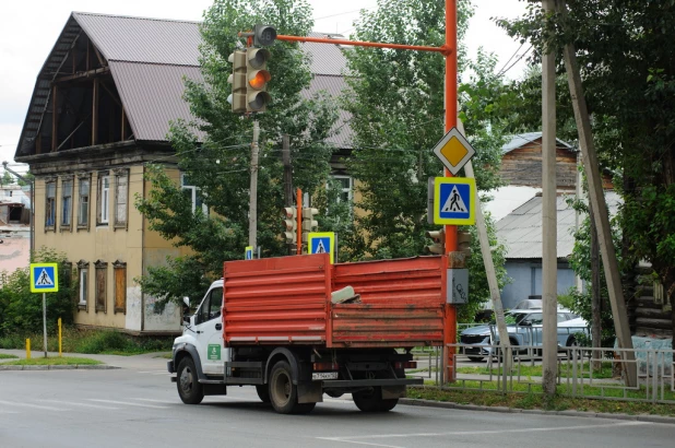 Перекресток ул. Никитина и пр. Комсомольского.