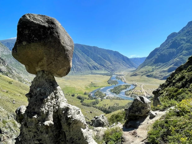 Каменные грибы в урочище Аккурум.