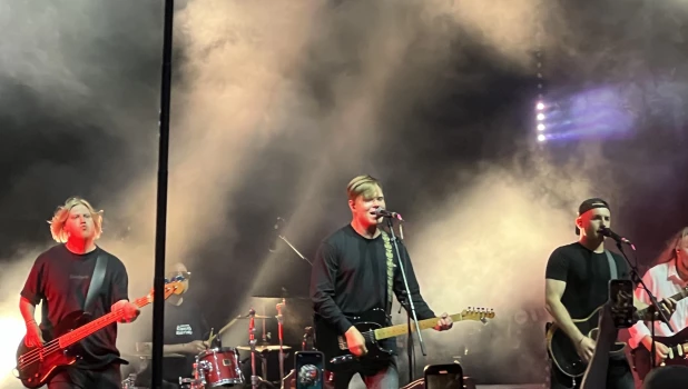 Фестиваль «Шум Катуни» на Алтае. Выступление группы «Комната культуры».