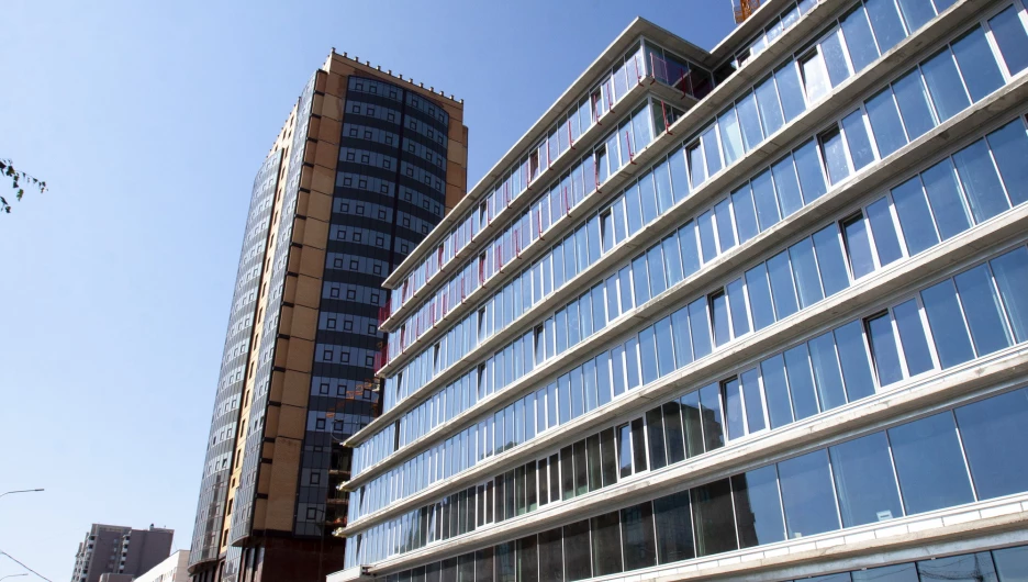 Бизнес-центр «О2» на завершающей стадии строительства. Партизанская, 70.