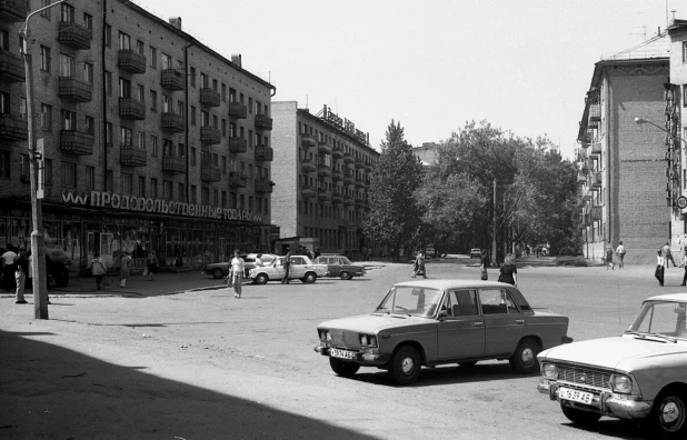 Магазины в Барнауле 1990-х.