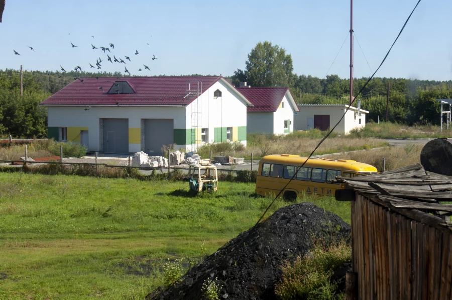 Старое здание школы в селе Шарчино. 